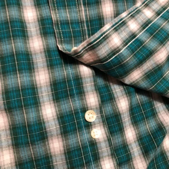 Easy care Saddlebred green/ white plaid button down size MEDIUM cotton/polyester - Picture 7 of 7